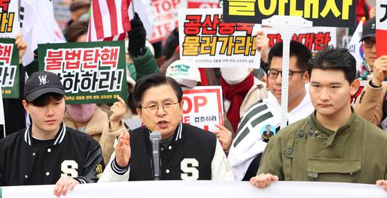 지난 2월 28일 서울 종로구 성균관대학교 앞에서 열린 윤석열 당시 대통령 탄핵 반대 집회에 참가한 황교안 전 총리. 〈사진=연합뉴스〉