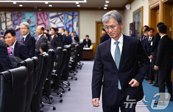 조희대 대법원장이 5일 오후 서울 서초구 대법원에서 열린 전국법원장회의에 참석하고 있다. (공동취재) 2025.12.5/뉴스1 ⓒ News1 장수영 기자