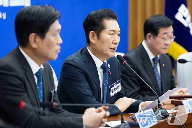 정청래 더불어민주당 대표가 5일 서울 여의도 국회에서 열린 제3차 중앙위원회의에서 인사말을 하고 있다. 2025.12.5/뉴스1 ⓒ News1 유승관 기자