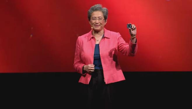 리사 수 AMD 최고경영자(CEO)가 아시아 최대 IT 전시회 '컴퓨텍스 2024'에서 기조연설을 하고 있다./AMD 유튜브 캡처