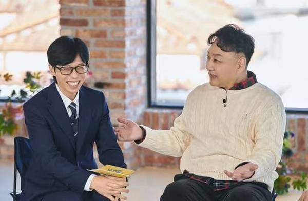 최근 촬영장에서 쓰러져 심정지 상태에 빠졌던 개그맨 김수용이 복귀했다. 사진은 방송인 유재석과 김수용 모습. /사진=tvN '유 퀴즈 온 더 블럭' 인스타그램