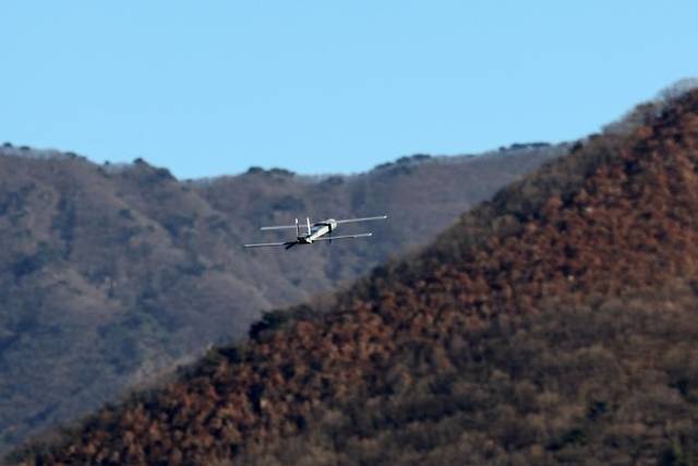 직충돌드론이 표적을 향해 비행하고 있다. 국방일보 제공