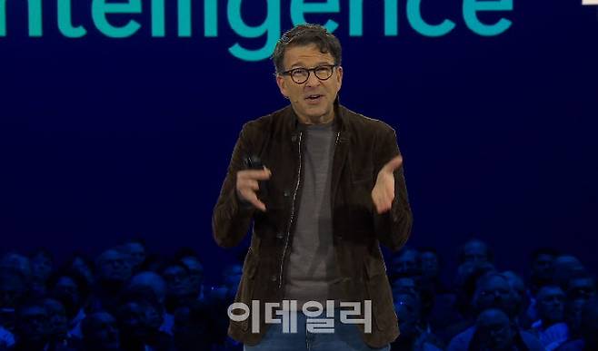 저드슨 알토프 마이크로소프트(MS) 상업부문 대표가 지난달 미 샌프란시스코에서 열린 MS 이크나이트 행사에서 연설하는 모습.(MS홈페이지 캡처)