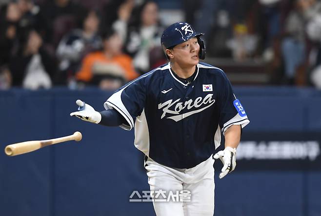 이재원이 서울 고척 스카이돔에서 열린 ‘2025 K-베이스볼 시리즈’ 체코와 2차전 경기 9회초 무사1루 중월홈런을 날리고 있다. 고척 | 최승섭기자 thunder@sportsseoul.com