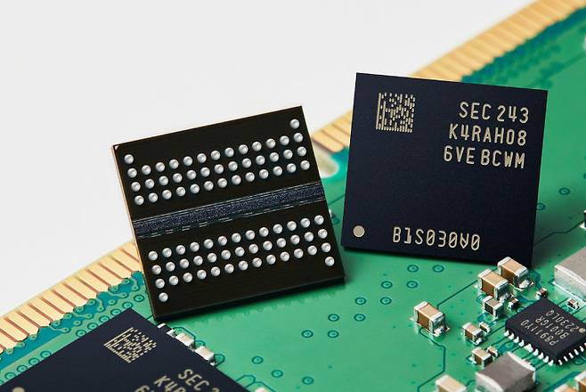 삼성전자의 범용 D램 제품인 더블데이터레이트(DDR)5. 삼성전자 제공