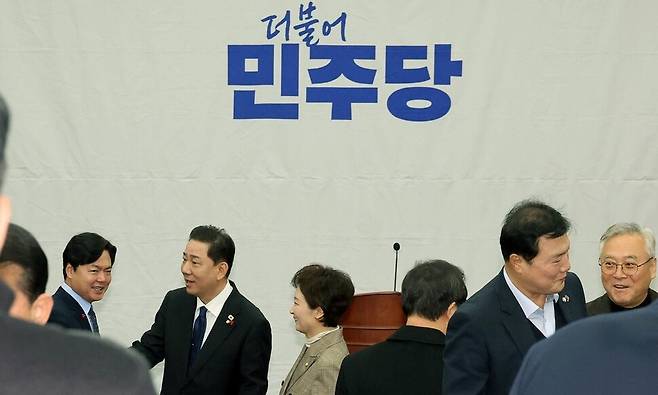 김병기 더불어민주당 원내대표가 8일 국회에서 열린 비공개 의원총회에 참석하고 있다. 김경호 선임기자 jijae@hani.co.kr