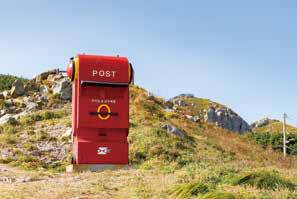 섬등반도에는 ‘송년 우체통’이 있다. 소망 엽서에 근심과 걱정을 담아 지는 해와 함께 떠나보내라는 의미를 담아 설치됐다. 면사무소는 12월 말에 엽서를 모아 1월 초에 보내준다.