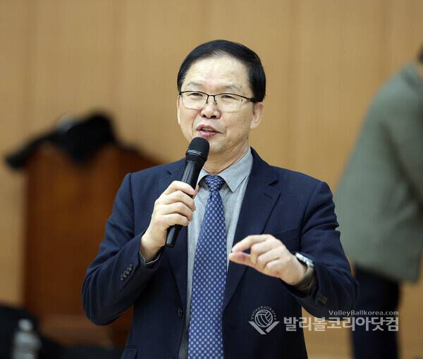 서울시배구협회 김광열 회장, 2025 서울시민리그 배구대회 마무리 인사말.2025.12.07.