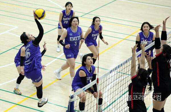 엑시토 여자부 2년 연속 우승, 2025 서울시민리그 배구대회 경기모습.2025.12.06.