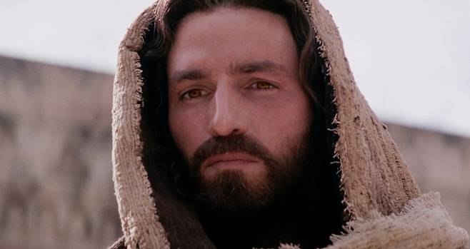 현재 촬영 중인 영화 ‘다크호스’에서 주인공인 자이르 보우소나루 전 브라질 대통령 역을 맡은 미국 배우 제임스 카비젤. 사진은 멜 깁슨 감독의 2004년작 ‘패션 오브 크라이스트’에서 예수로 분장한 모습. SNS 캡처