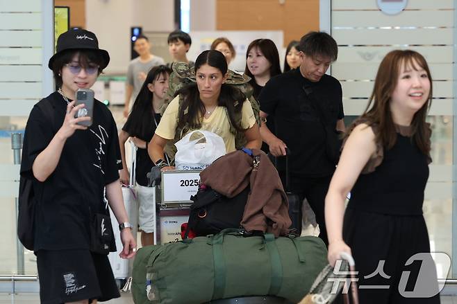 인천국제공항을 통해 입국하는 외국인들의 모습. 2024.8.12/뉴스1 ⓒ News1 신웅수 기자