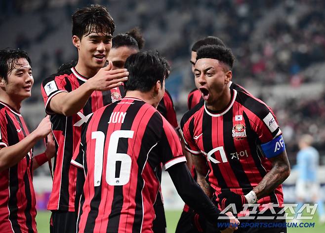 10일 오후 서울월드컵경기장에서 아시아챔피언스리그 엘리트(ACLE) 리그 6차전 FC서울과 멜버른시티FC의 경기가 열렸다. 전반전 선취골을 성공시킨 FC서울 린가드. 상암=송정헌 기자songs@sportschosun.com/2025.12.10/