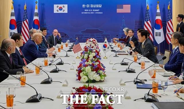 미국이 최근 한국 정부의 대북 유화 기조에 대해 속도 조절 메시지를 보냈다는 평가가 쏟아지고 있다. 사진은 이재명 대통령(오른쪽)과 도널드 트럼프 미국 대통령의 한미 정상회담. /대통령실