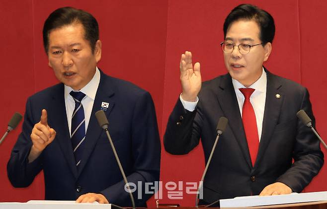 왼쪽부터 정청래 더불어민주당 대표, 송언석 국민의힘 원내대표 (사진 = 이데일리DB)