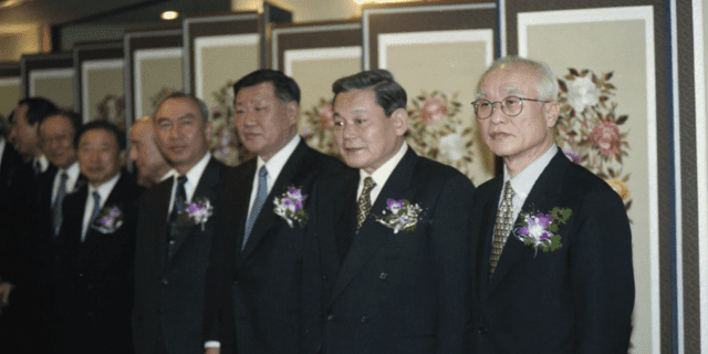1998년 전경련 회장단 취임축하회(맨 오른쪽) (사진=대우세계경영연구회)