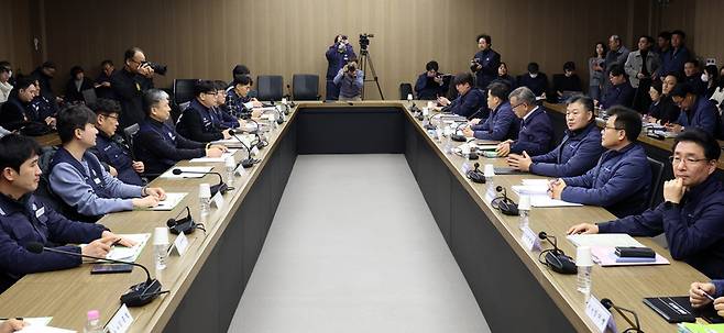 11일 오후 성동구 서울교통공사 본사에서 서울교통공사통합노조(2노조) 임단협 교섭이 진행되고 있다. / 사진=연합뉴스