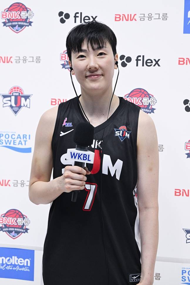 BNK 박혜진이 10일 KB스타즈와 홈경기 승리 후 인터뷰를 하고 있다. /사진=WKBL 제공