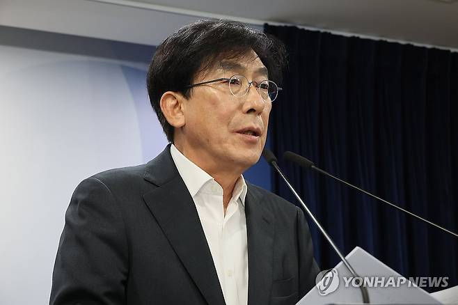 제1차 의료혁신위 논의 결과 브리핑하는 정기현 의료혁신위원장 (서울=연합뉴스) 이정훈 기자 = 정기현 의료혁신위원장이 11일 서울 종로구 정부서울청사에서 제1차 의료혁신위원회 논의 결과를 브리핑 하고 있다. 2025.12.11 uwg806@yna.co.kr