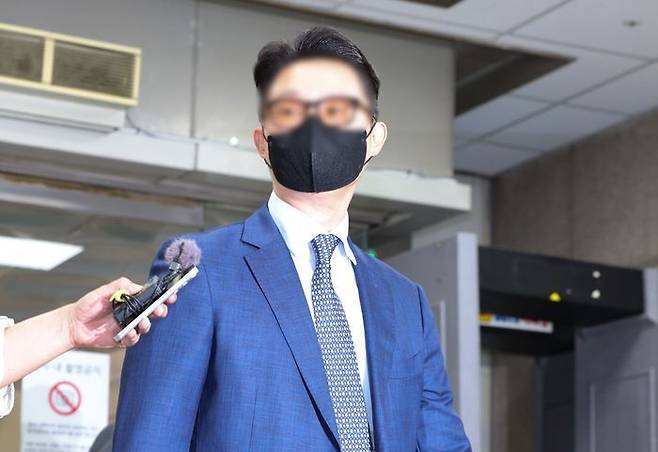 윤영호 전 세계평화통일가정연합(통일교) 세계본부장이 지난 7월 30일 오전 서울 서초구 서울중앙지방법원에서 열린 구속 전 피의자 심문(영장실질심사)에 출석하고 있다. ⓒ뉴시스