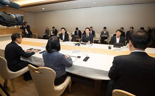 30일 오후 서울 정부서울청사에서 '쿠팡 침해사고 및 개인정보 유출 관련 관계부처 긴급 대책회의'가 열리고 있다./사진 제공=과학기술정보통신부