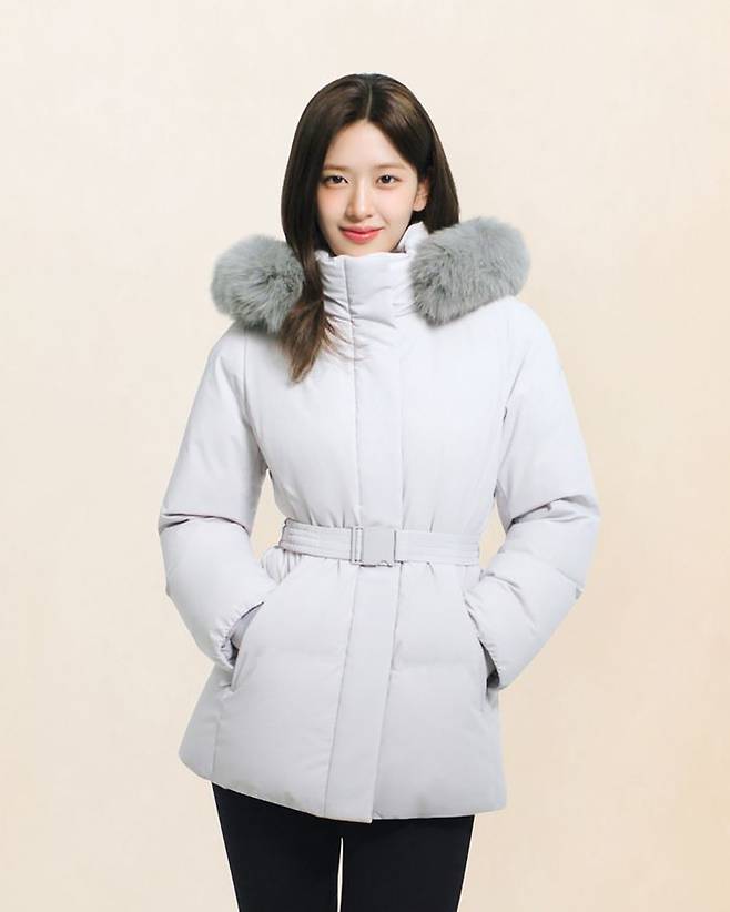 네파 '프리미아 벨티드 미드 다운 자켓'. ⓒ네파
