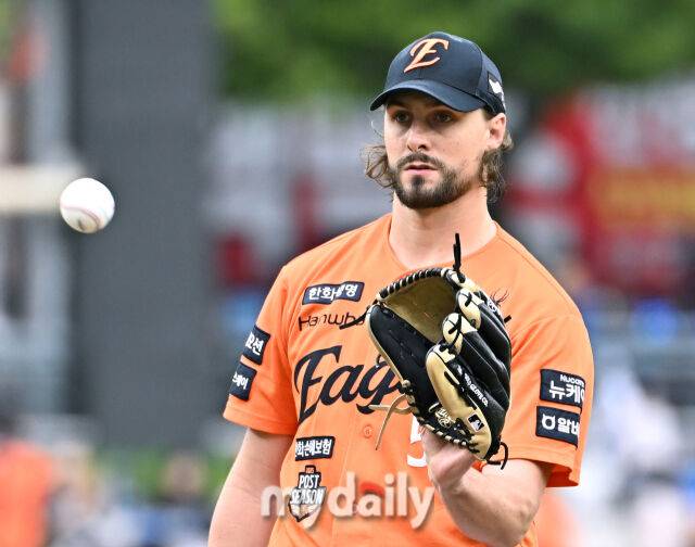한화 와이스가 선발등판 하고 있다./마이데일리