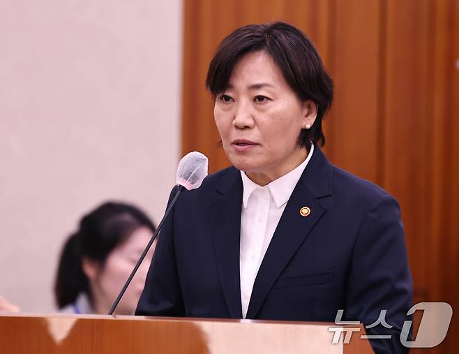 송미령 농림축산식품부 장관이 7일 오전 서울 여의도 국회에서 열린 농림축산식품해양수산위원회의 농림축산식품부에 대한 국정감사에 출석해 업무보고를 하고 있다. 2024.10.7/뉴스1 ⓒ News1 구윤성 기자