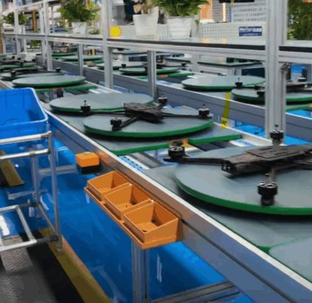 '장쑤 능타이 자동화 설비 회사'가 북한으로 배송되기 전 최종 테스트를 진행 중이라고 홍보한 드론 조립 설비. /더우인