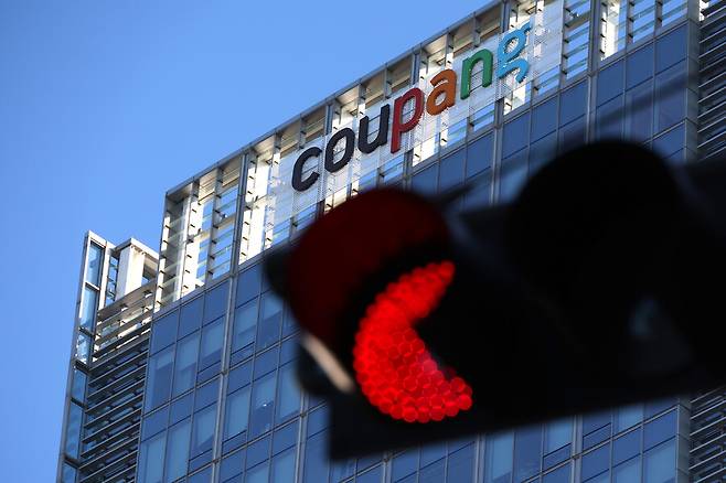 지난 1일 서울 송파구에 위치한 쿠팡 본사의 모습. 국내 최대 전자상거래 업체 쿠팡에서 3370만 개의 고객 계정 정보가 유출된 사건이 발생했다. 연합뉴스