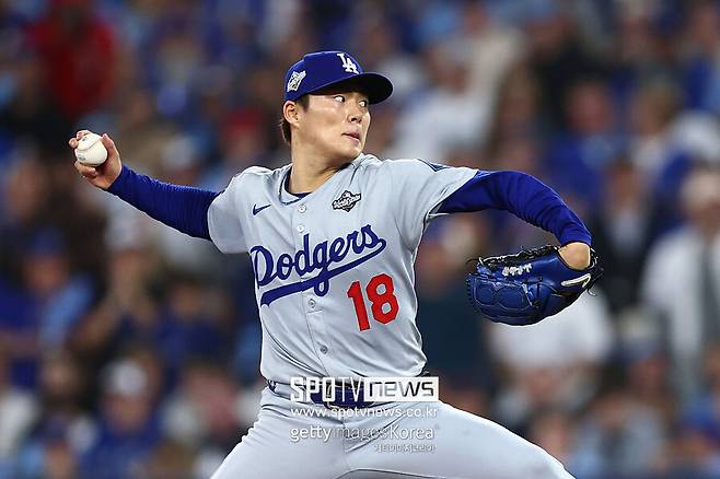 ▲ 야마모토 요시노부는 패션지 보그로부터 '2025년 베스트 드레서'로 인정받았다. 야구장에서도 남다르다. 경기 중에 사파이어 목걸이를 찬다.