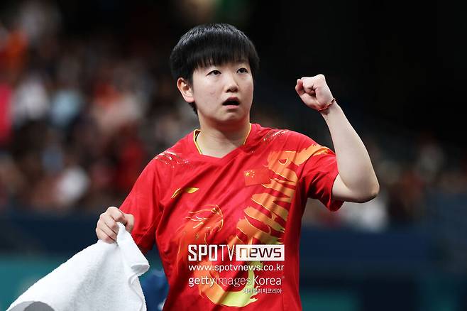 ▲ 세계랭킹 1위 중국의 쑨잉사. 여자단식 도중 발목 부상을 입었다. 