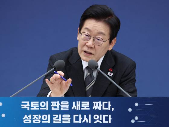 이재명 대통령이 지난 12일 세종시 정부세종컨벤센터에서 열린 국토교통부(행정중심복합도시건설청, 새만금개발청) 업무보고에서 발언하고 있다. 대통령실사진기자단