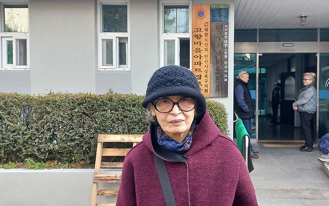 연합뉴스와 인터뷰하는 성경자 할머니 (안산=연합뉴스) 박현수 기자 = 지난 12일 오후 국내 최대 규모의 사할린 동포 정착 마을인 경기 안산시 고향마을에서 연합뉴스와 인터뷰하는 성경자 할머니. 2025. 12. 12. phyeonsoo@yna.co.kr