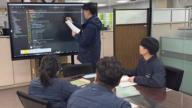 부산교통공사가 자체 데브옵스를 시연하고 있다. 부산교통공사 제공