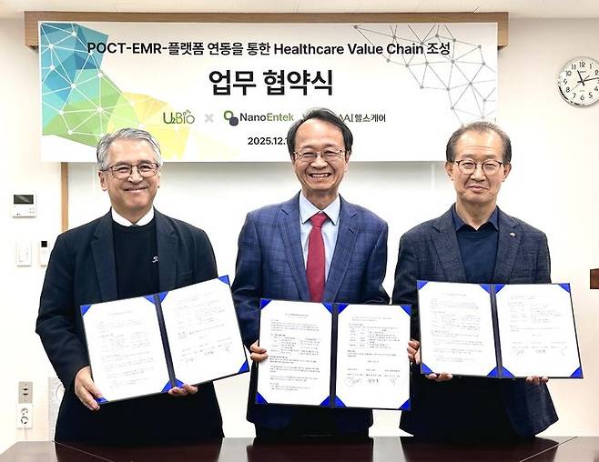 (좌측부터) 김진태 유투바이오 대표, 정찬일 나노엔텍 대표, 이창석 에이에이아이헬스케어 대표.(사진=나노엔텍 제공) *재판매 및 DB 금지