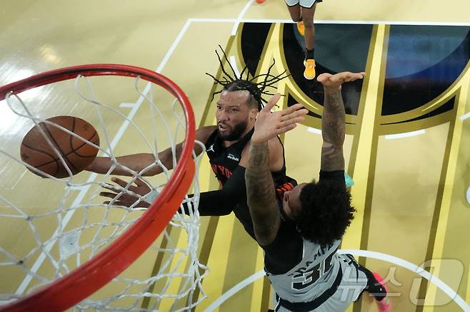 2025 NBA컵 최우수선수로 선정된 제일런 브런슨. ⓒ 로이터=뉴스1