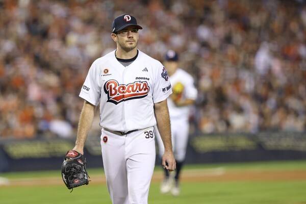 두산 베어스와 재계약을 체결한 잭 로그. /사진=두산 베어스