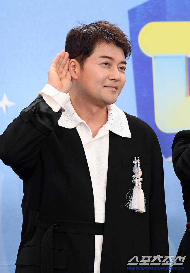 2025 KBS 연예대상이 20일 서울 여의도 KBS에서 열렸다. 전현무가 포토타임을 갖고 있다. 여의도=박재만 기자 pjm@sportschosun.com/2025.12.20/