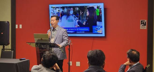 바이블백신센터 원장 양형주 목사가 17일 미국 캘리포니아주 부에나파크 힐튼호텔에서 중남미 지역에서 확산되는 이단 전략에 대해 설명하고 있다.