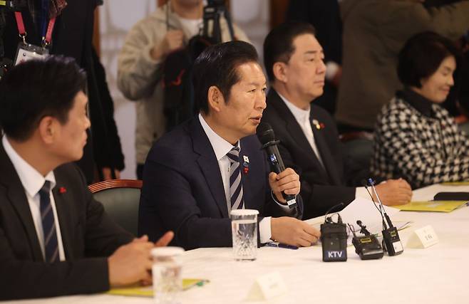 정청래 더불어민주당 정청래 대표가 21일 서울 종로구 삼청동 총리공관에서 열린 고위당정협의회에서 발언하고 있다. 연합뉴스