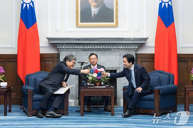 라이칭더 대만 총통은 22일 하기우다 고이치 자민당 간사장 대행과 만났다. (대만 총통부 갈무리)