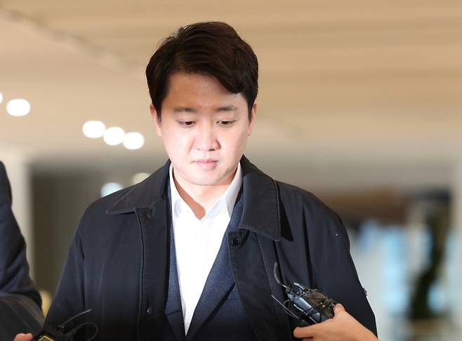 김건희 특검 출석하는 이준석 개혁신당 대표. 연합뉴스