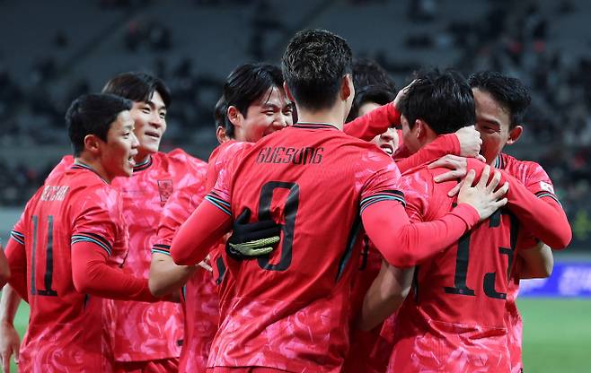 홍명보 감독이 이끄는 한국 축구대표팀이 국제축구연맹랭킹 22위로 2025년을 마쳤다. 사진은 지난달 18일 서울 월드컵경기장에서 열린 가나와의 평가전에 나선 한국 축구대표팀의 모습. /사진=뉴스1