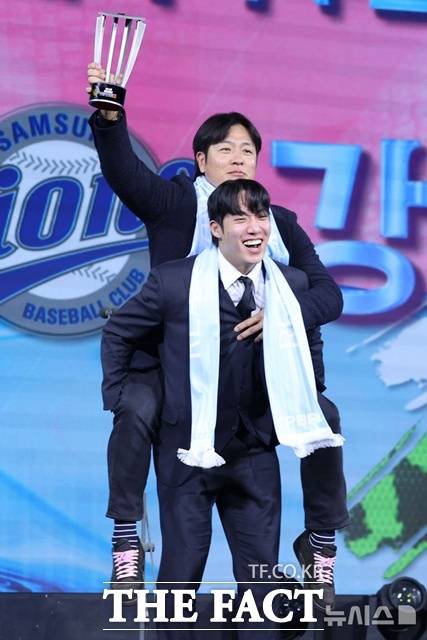 원태인은 해외 진출 이전 삼성의 우승을 꿈꾸고 있다. 선배 포수 강민호의 FA 계약을 강하게 원하고 있는 것도 우승에 대한 염원을 담은 것이다. /뉴시스