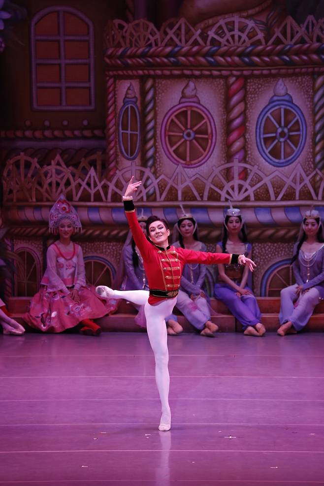 Ohm Jae-yong performs as Nutcracker Prince in "The Nutcracker" (Universal Ballet)
