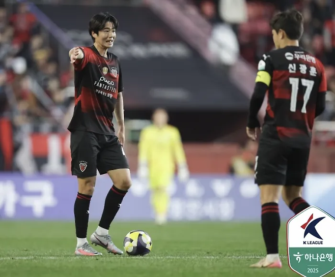 포항과 1년 재계약한 기성용. 프로축구연맹 제공