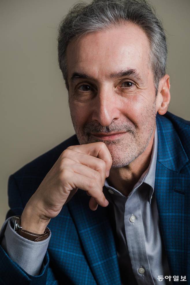 새뮤얼 프리드먼 컬럼비아대 저널리즘스쿨 명예교수. 사진 출처 프리드먼 홈페이지