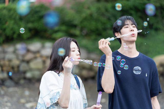 영화 '오늘 밤 세계에서 이 사랑이 사라진다 해도'. 바이포엠스튜디오 제공