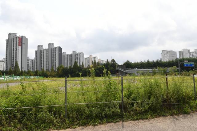 경기도경제과학진흥원 이전이 지연되면서 경기 파주시 운정신도시에 마련된 부지도 계속 방치돼있다. 사진=이경환 기자
