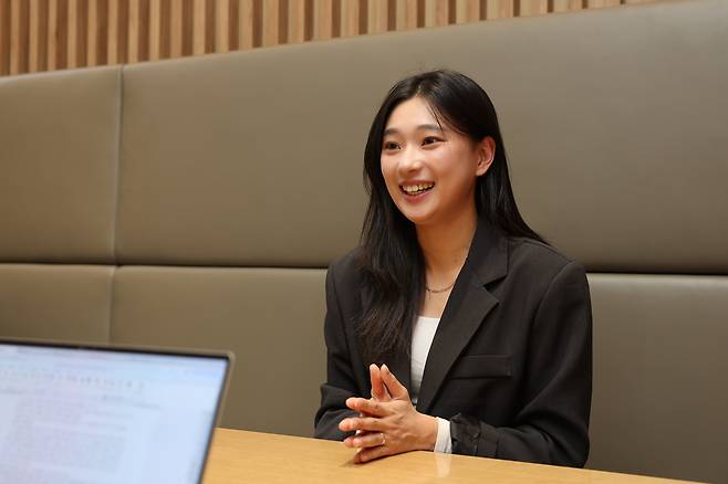 국민체육진흥공단이 운영하는 체육인재양성프로그램을 수료한 뒤 대한축구협회에 근무 중인 오제연 유스축구팀 매니저. 여자축구 선수 출신인 그는 스포츠 행정가로 거듭나기 위해 다양한 노력을 이어간 끝에 꿈을 이뤘다. 사진 국민체육진흥공단
